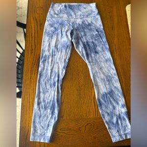 Purple tie dye aligns